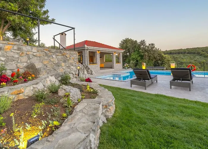 Villa Boulder