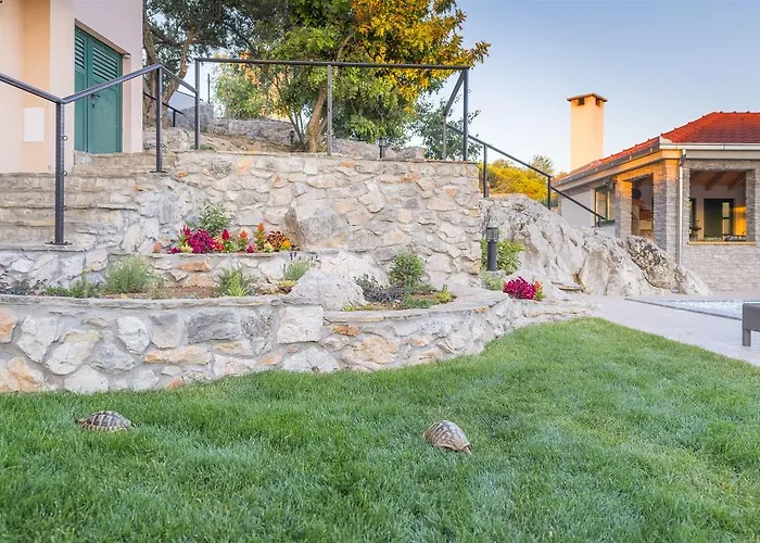 Boulder Villa