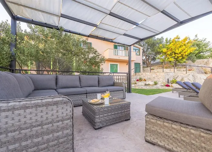 Boulder Villa *