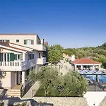 Villa Boulder