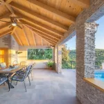 Boulder Villa
