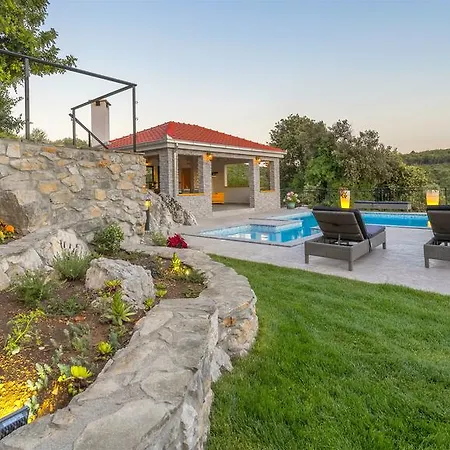 Villa Boulder