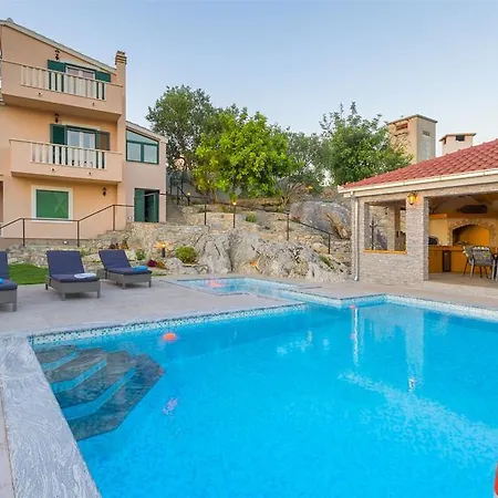 Boulder Villa