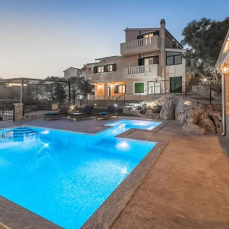 Boulder Villa