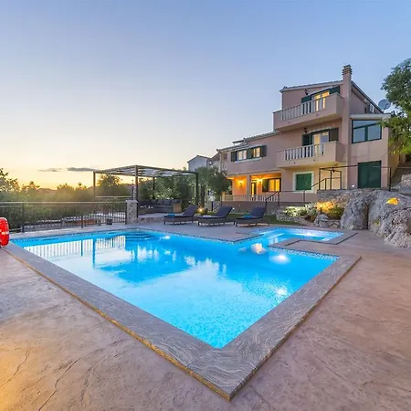 Boulder Villa *