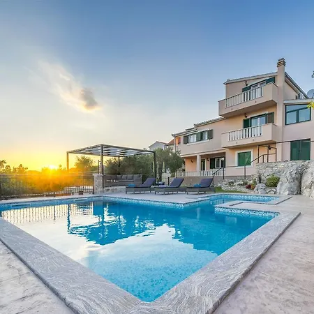 Villa Boulder